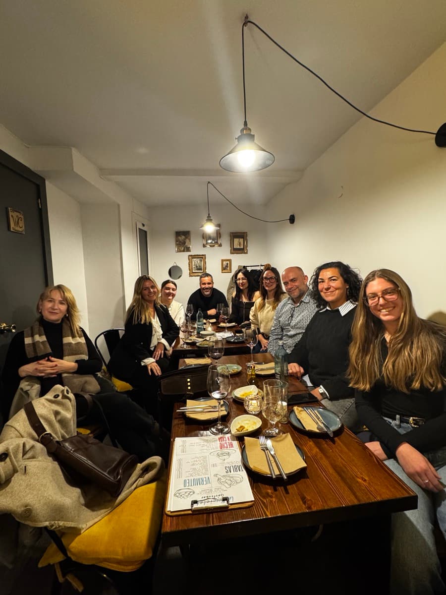 Asistentes de Wine & Business BCN alrededor de una mesa